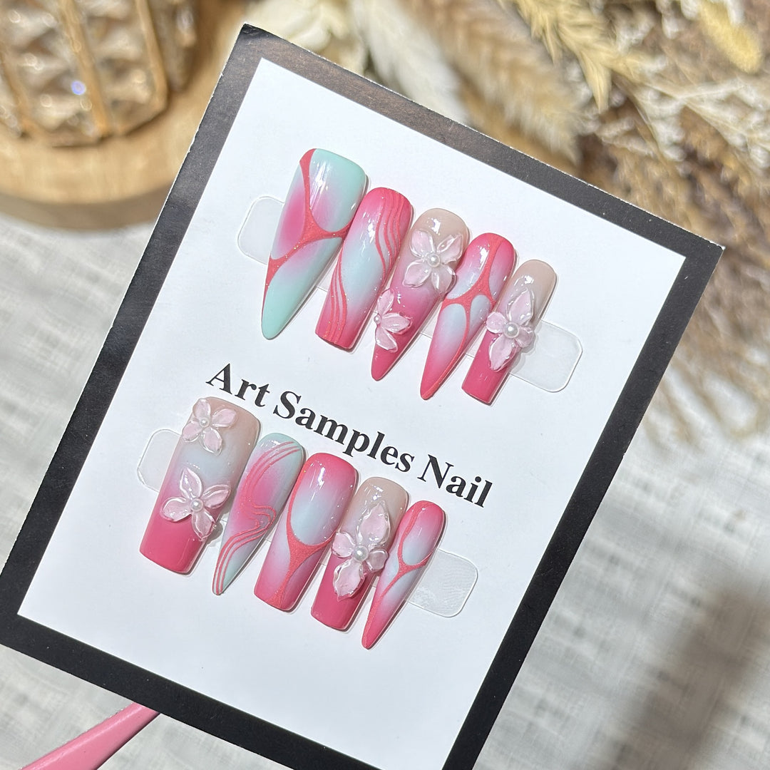 Dekorative Stiletto Press-On Nägel mit floralen Designs Karnz