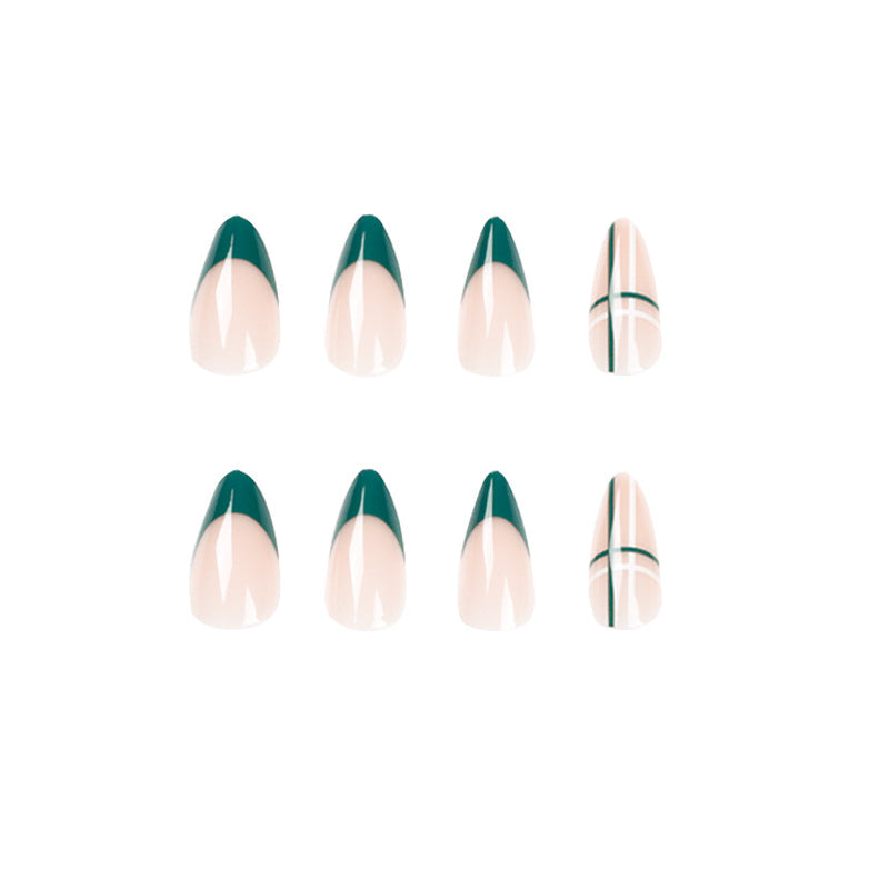 Kunstvolle Nailart mit modernem Geometrie-Design Karnz