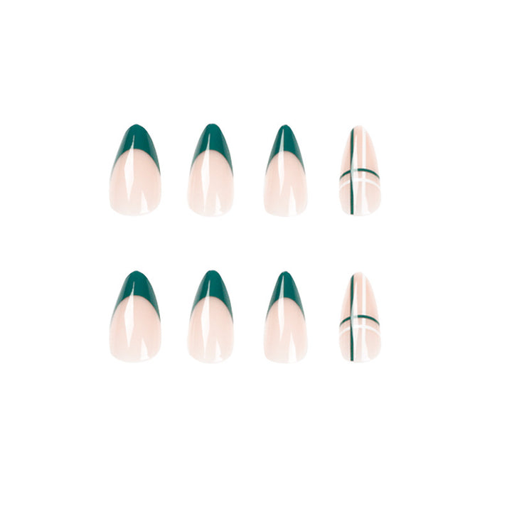 Kunstvolle Nailart mit modernem Geometrie-Design Karnz
