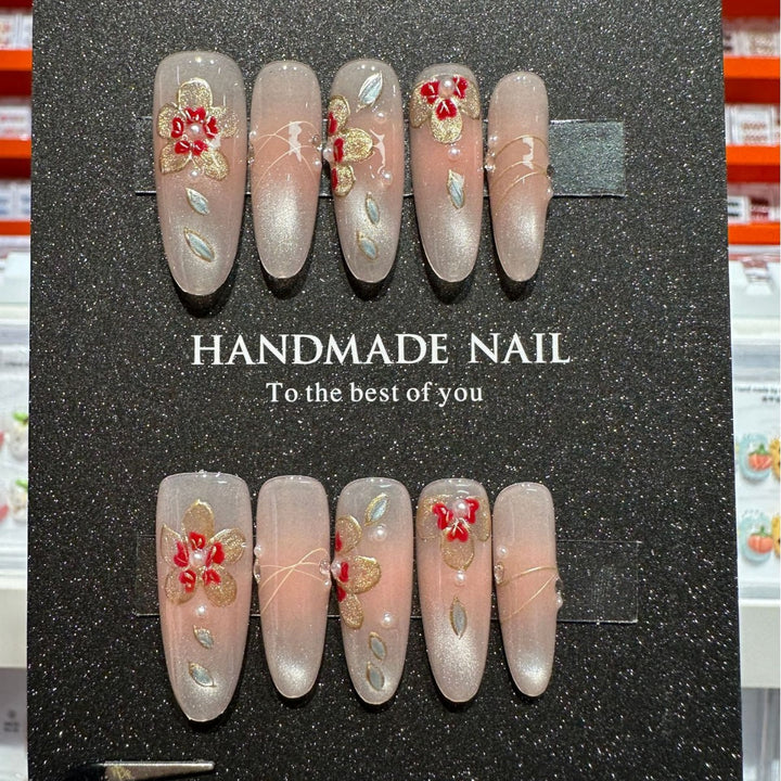 Handgemachter Floral Press-On Nail Set mit 3D-Blumen- und Edelsteinakzenten