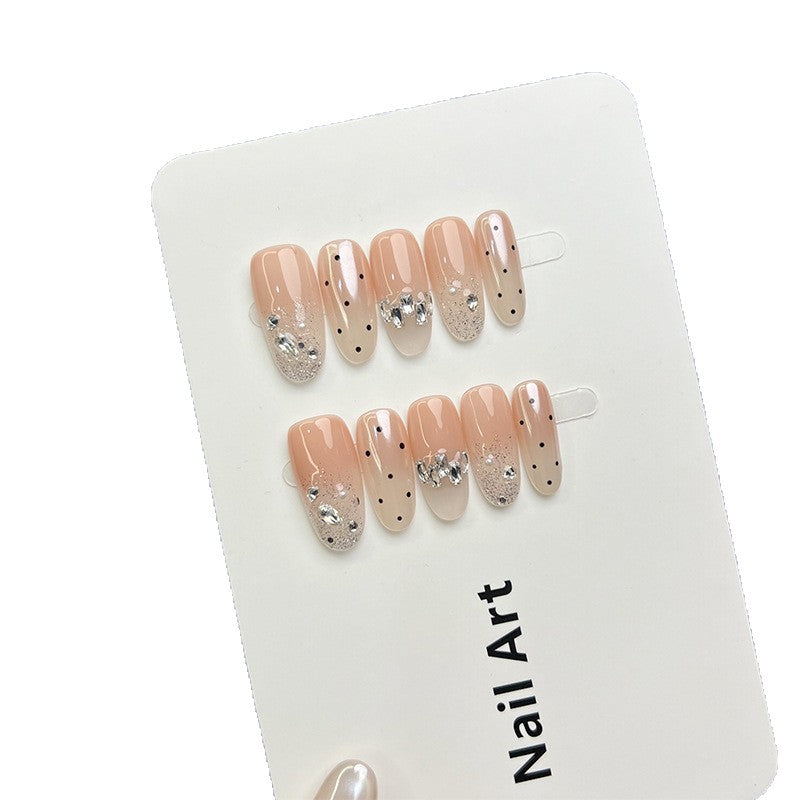 Elegantes Press-On Nagelkunstset mit Edelsteinakzenten