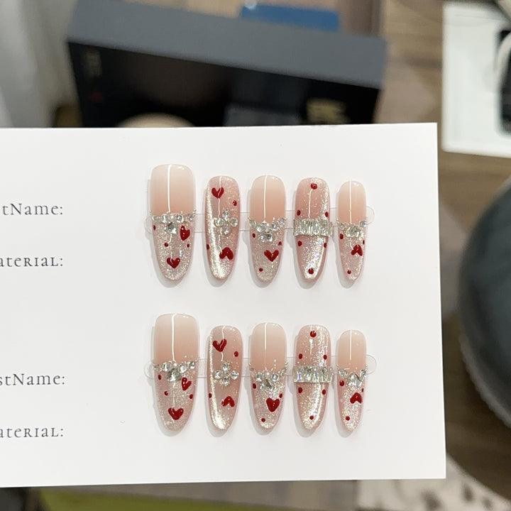 Herz-beschmücktes Press-On Nagelset