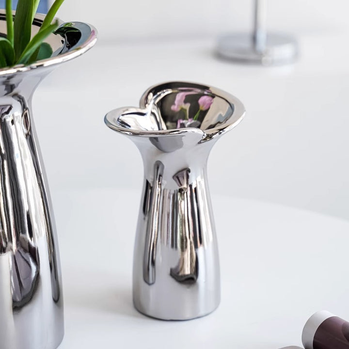 Elegante und moderne Keramikvase Karnz