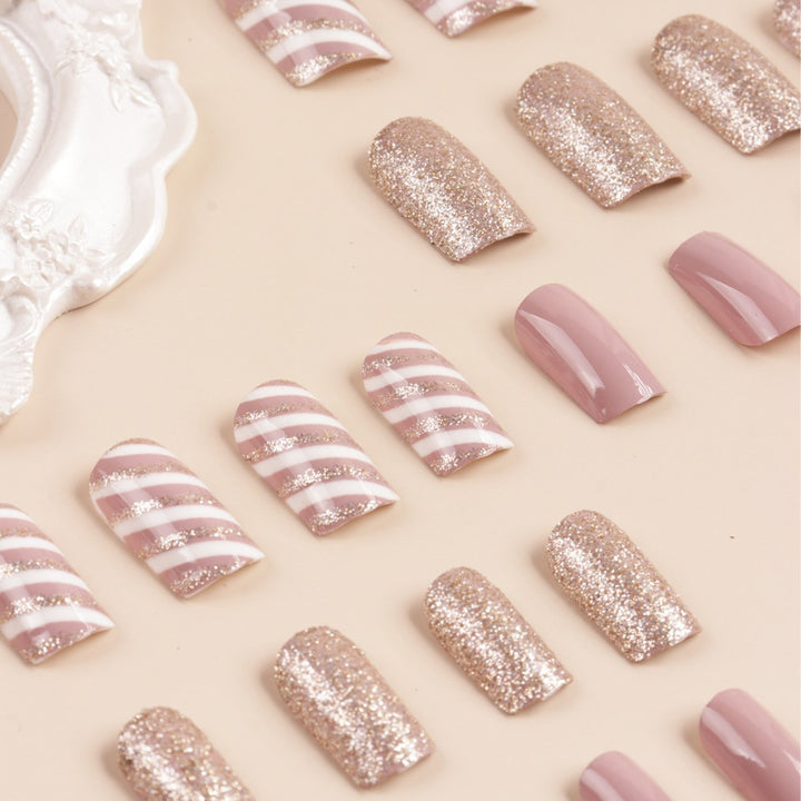 Glamouröse Glitter- und Streifen-Press-On-Nagelkunst Karnz