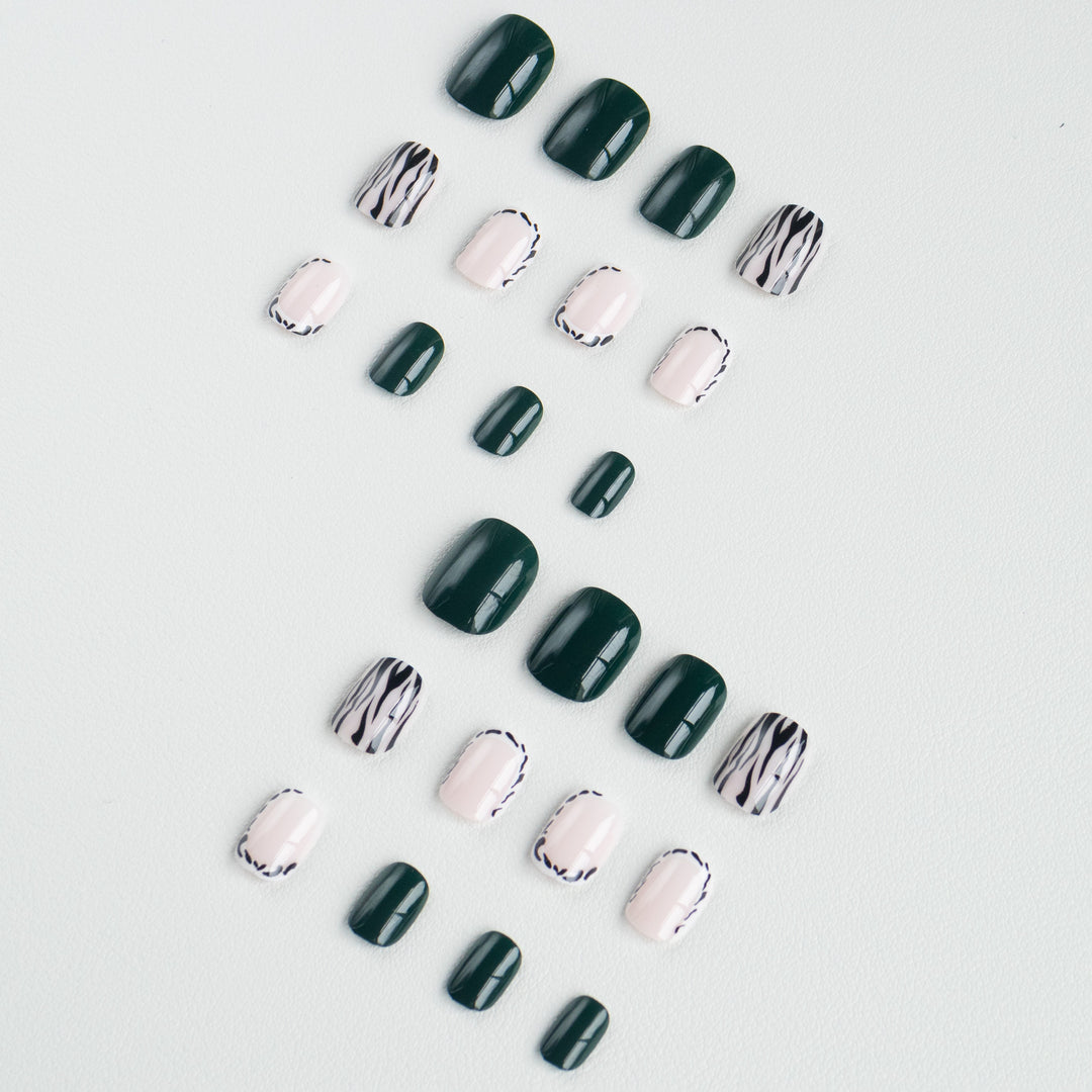 Künstlerisches Nail Art Set mit geometrischen Mustern