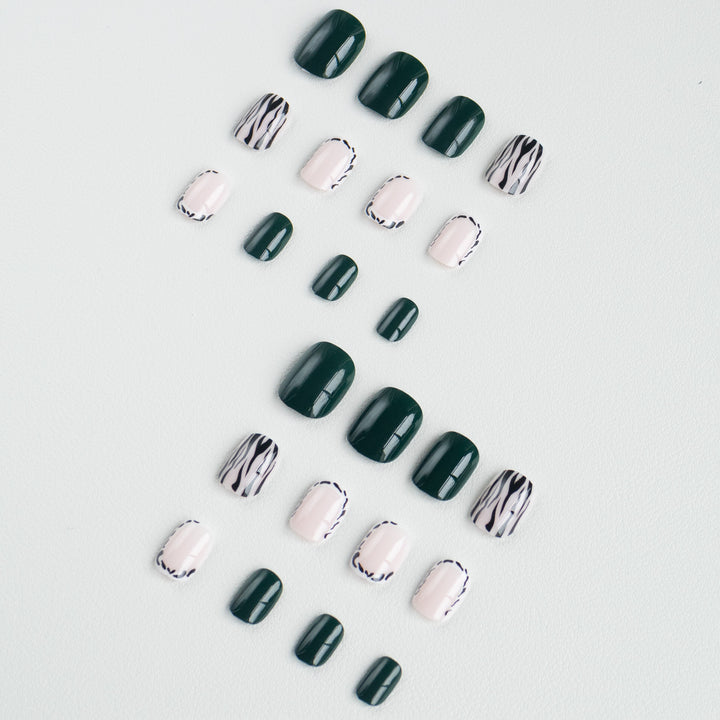 Künstlerisches Nail Art Set mit geometrischen Mustern