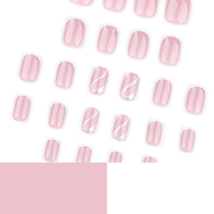 Elegante Nagelkunst mit glitzerndem French-Tip Karnz
