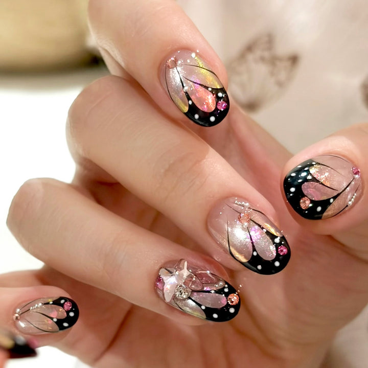 Künstlerisches Press-On-Nagelset mit floralen Designs
