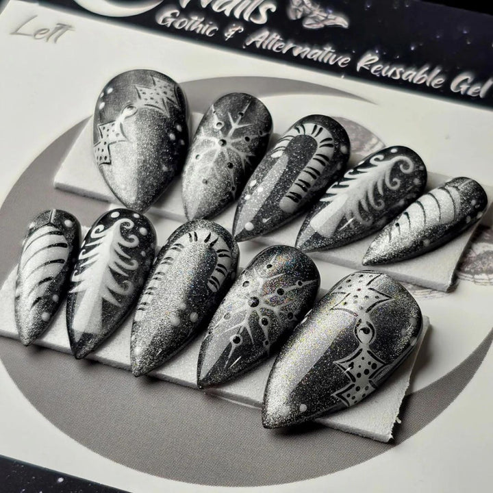 Kunstnägel mit festlichem Winterdesign Karnz