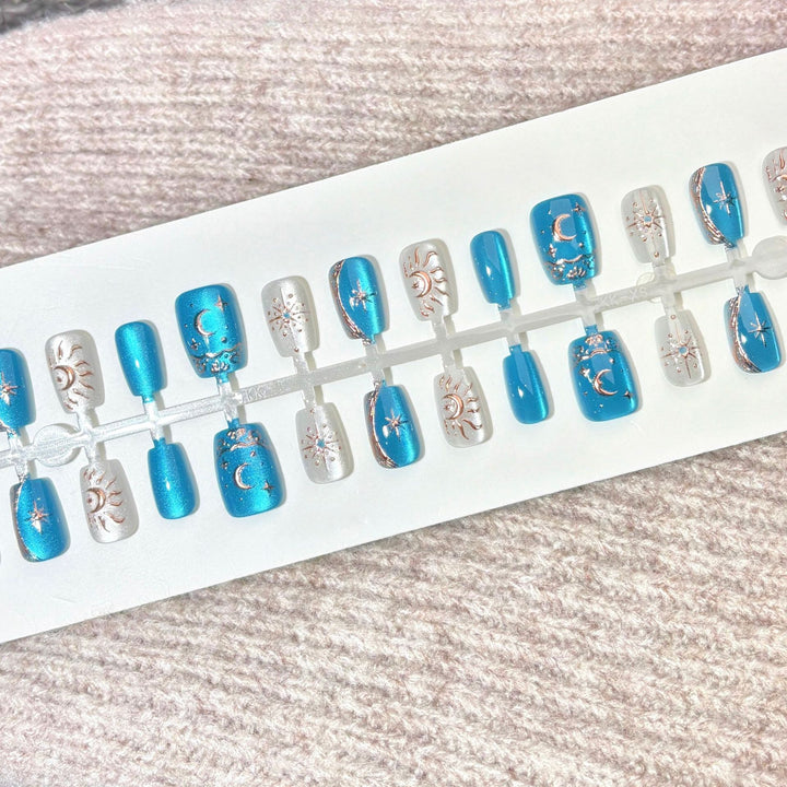 Himmlisch inspiriertes Press-On Nageldesign