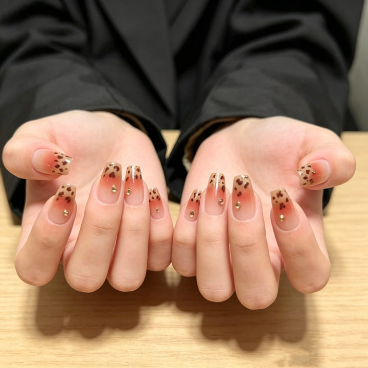 Künstlerisches Ombre Press-On Nagelset mit Glitzerakzenten Karnz