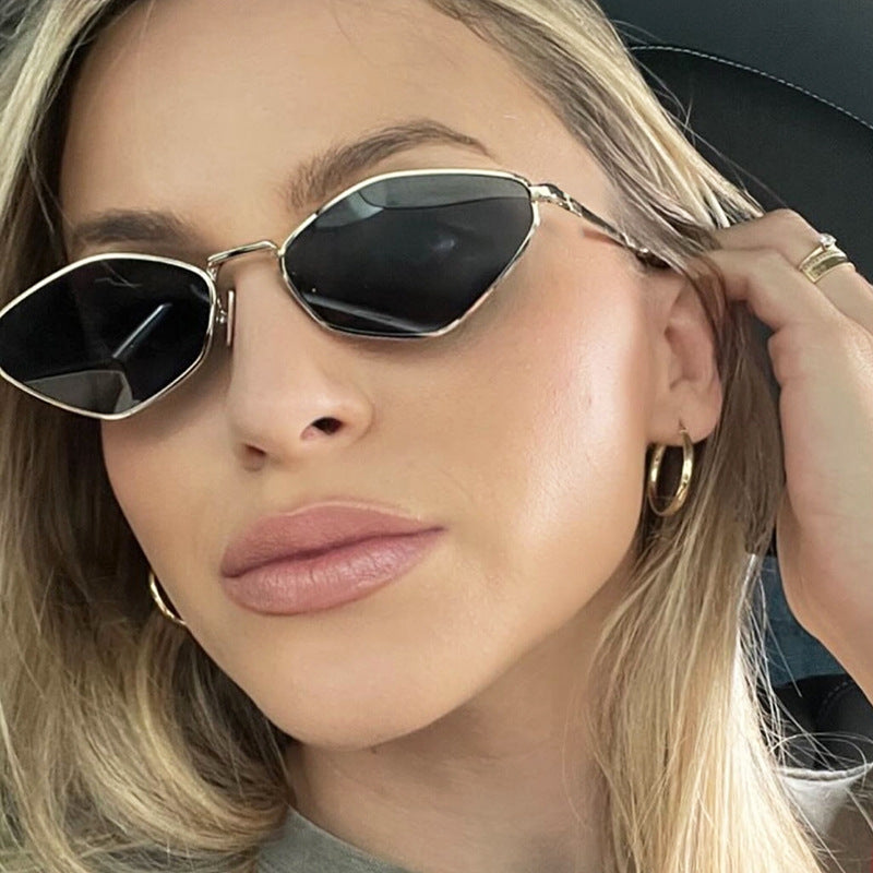 Damen geometrische Sonnenbrille mit feinem Metallrahmen und UV-Schutz Karnz