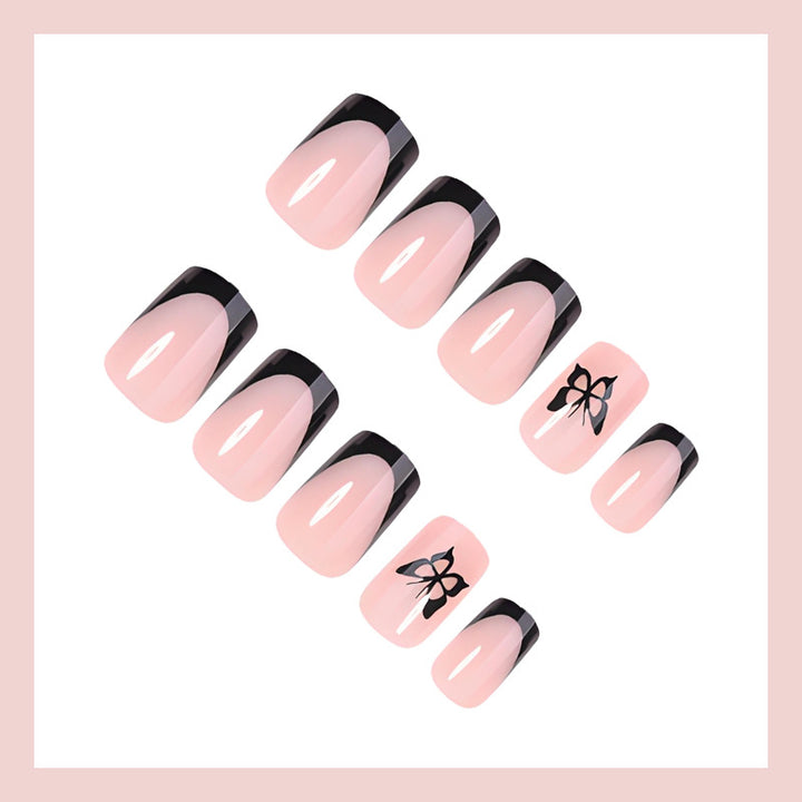 Glamouröses Kunstnagelset mit filigranen Schmetterlingsdesigns Karnz