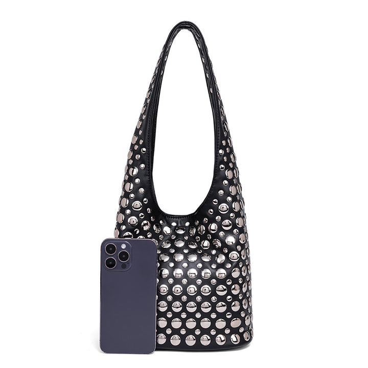 Nietenleder Schultertasche Karnz