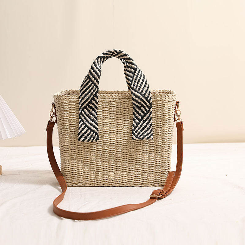 Damen Handtasche aus geflochtenem Naturmaterial mit modischem Detail Karnz