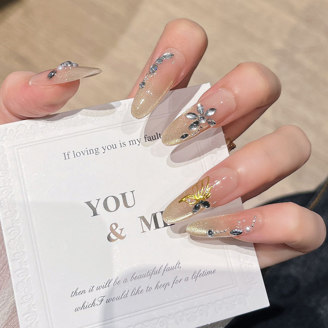 Künstlerische Glitter-Nagelverlängerungen Karnz