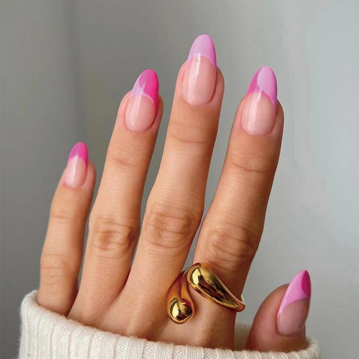 Künstliche Nagelverlängerungen mit elegantem Glitzer-French-Tip Design Karnz