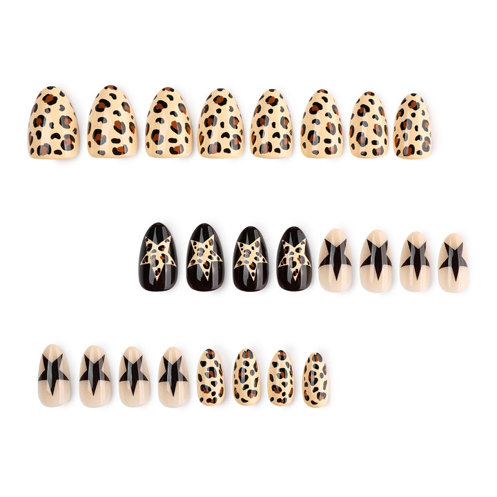 Kunstvolle Nagelverlängerungen mit Leoparden- und Sternen-Design Karnz
