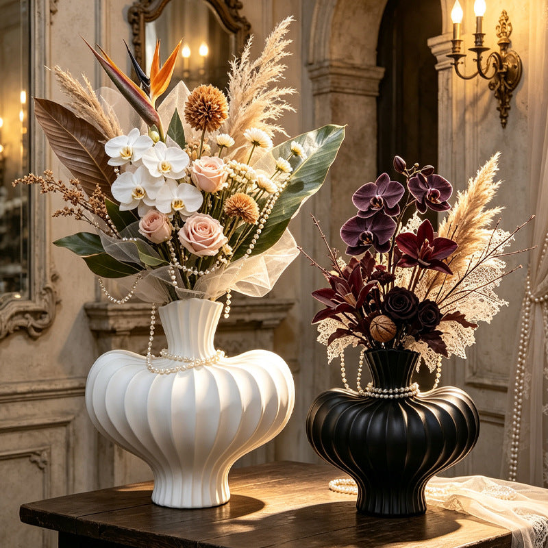 Skulptierte gerippte dekorative Vase Karnz
