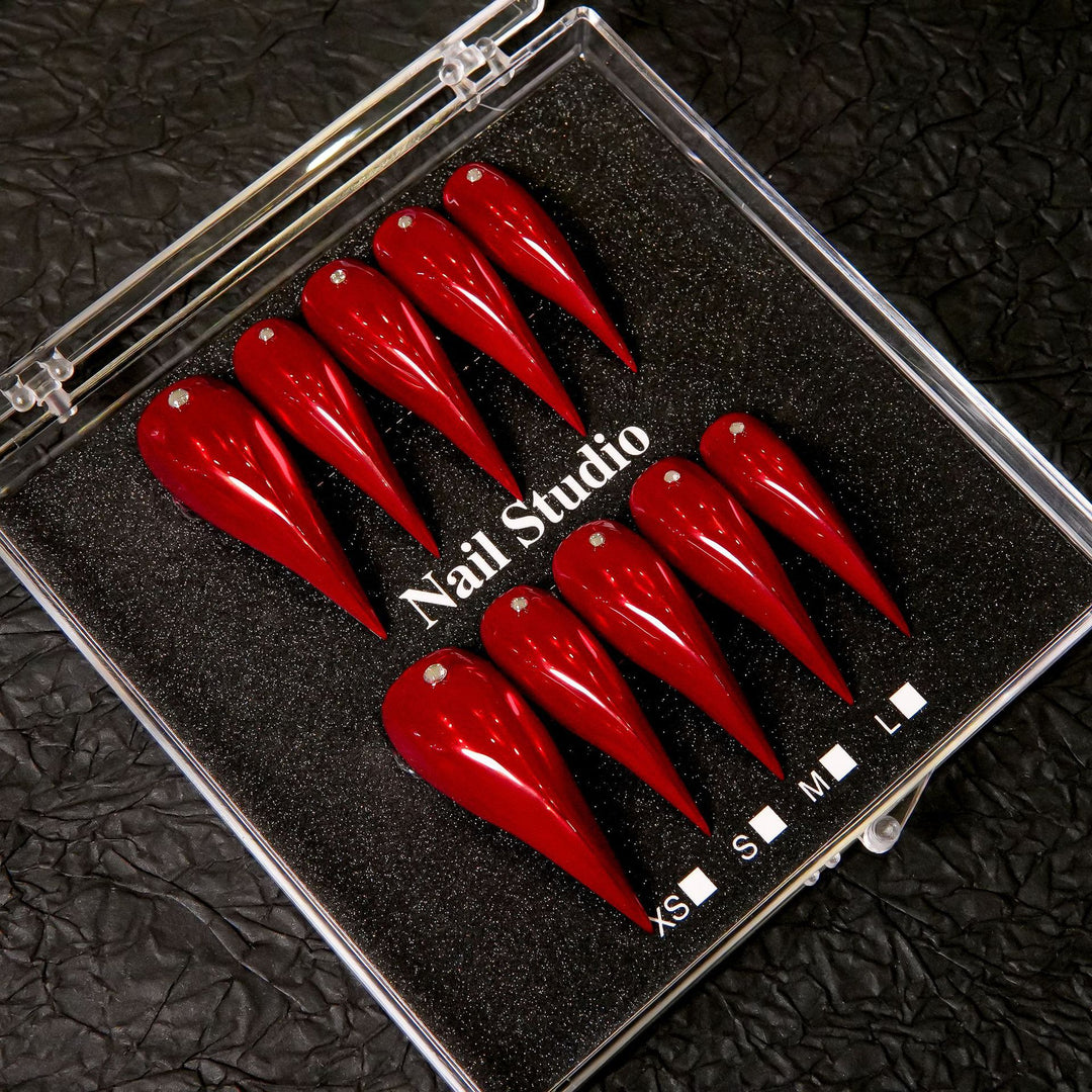 Stiletto Press-On Nail Set mit Edelstein Akzenten