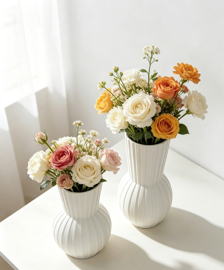 Elegantes Blumenarrangement Vase Karnz