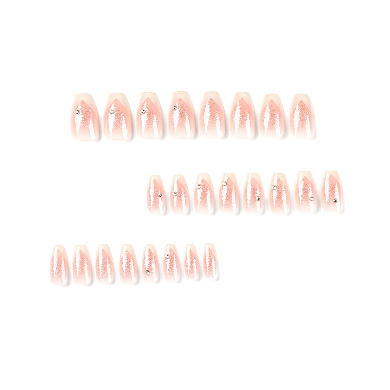 Elegante Kunstnägel mit Glitzer und romantischem French-Tip Karnz