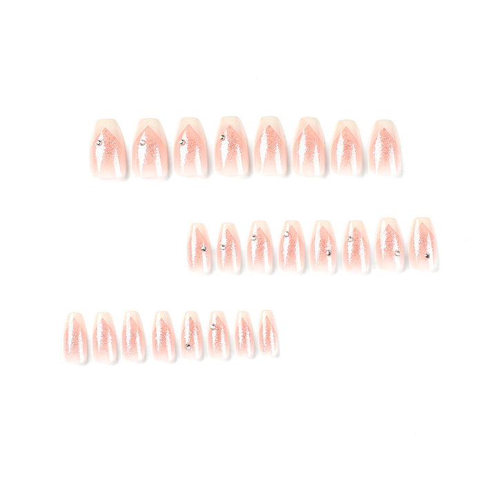 Elegante Kunstnägel mit Glitzer und romantischem French-Tip Karnz