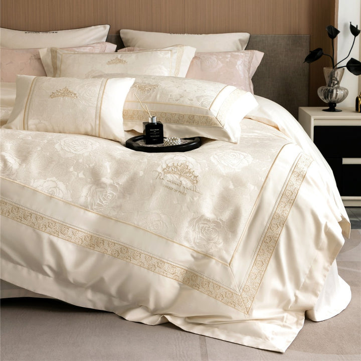 Luxuriöses florales Jacquard-Satin-Bettdeckenbezug-Set mit besticktem Rand und dekorativen Kissenbezügen