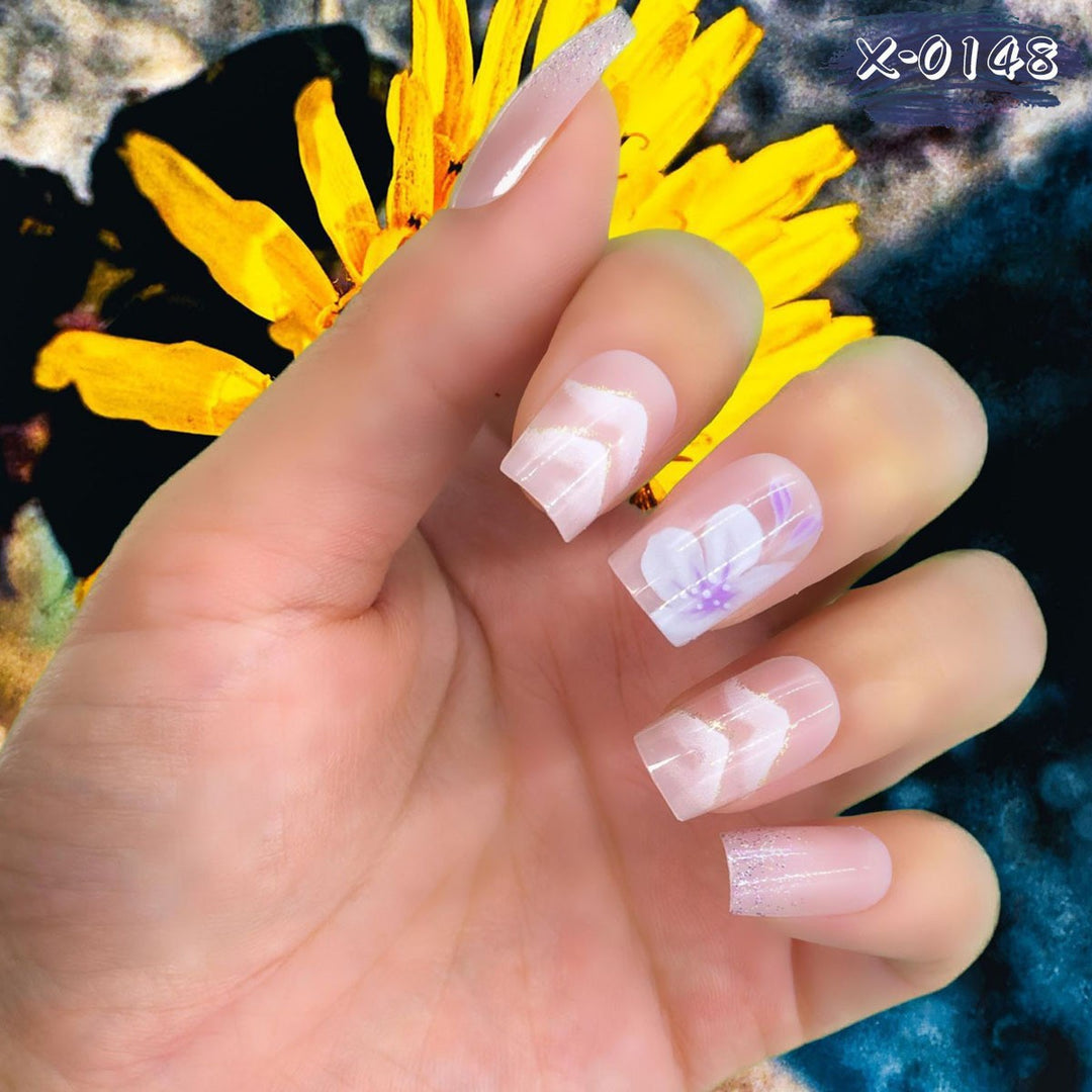 Elegantes Floral Press-On Nagelkunst Set