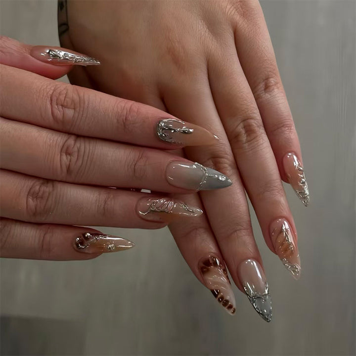 Elegante Stiletto-Nagelverlängerungen Karnz