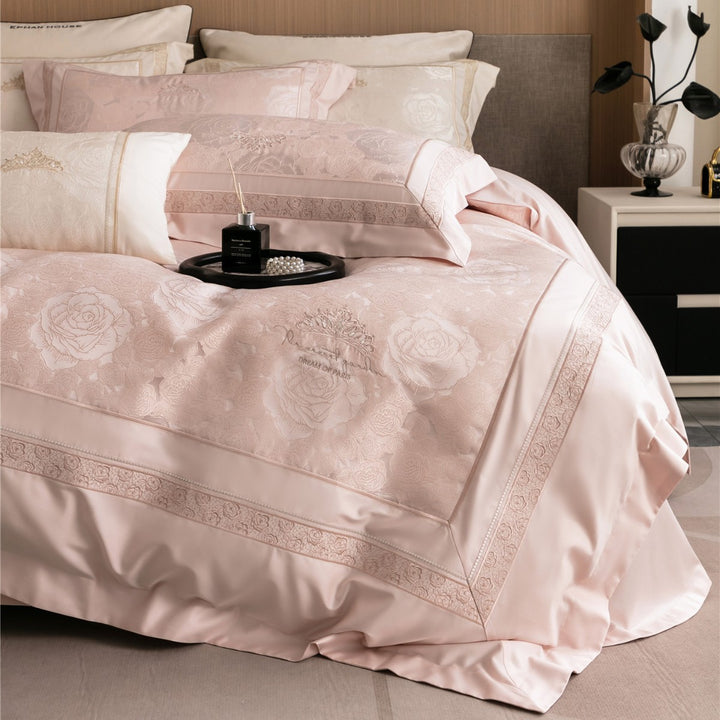 Luxuriöses florales Jacquard-Satin-Bettdeckenbezug-Set mit besticktem Rand und dekorativen Kissenbezügen