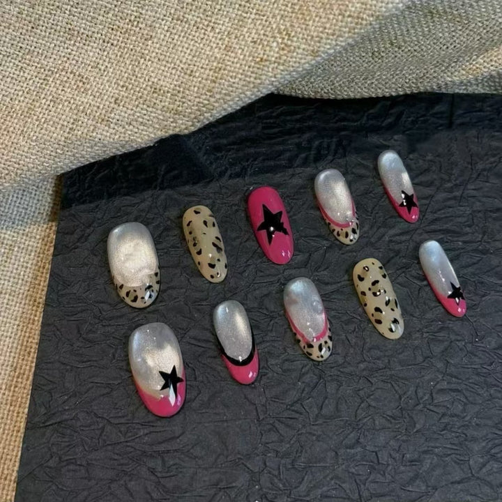 Künstlerisches Press-On Nagelset Karnz