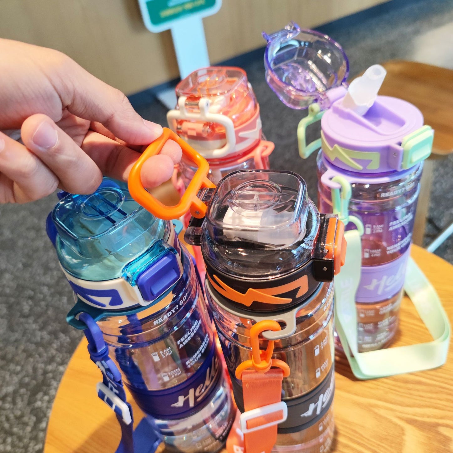 Damen große Sport-Trinkflasche mit motivierenden Zeitmarkierungen Karnz