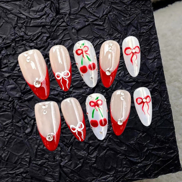 Künstlerisches Press-On-Nagelset mit Kirsch- und Schleifendessin Karnz