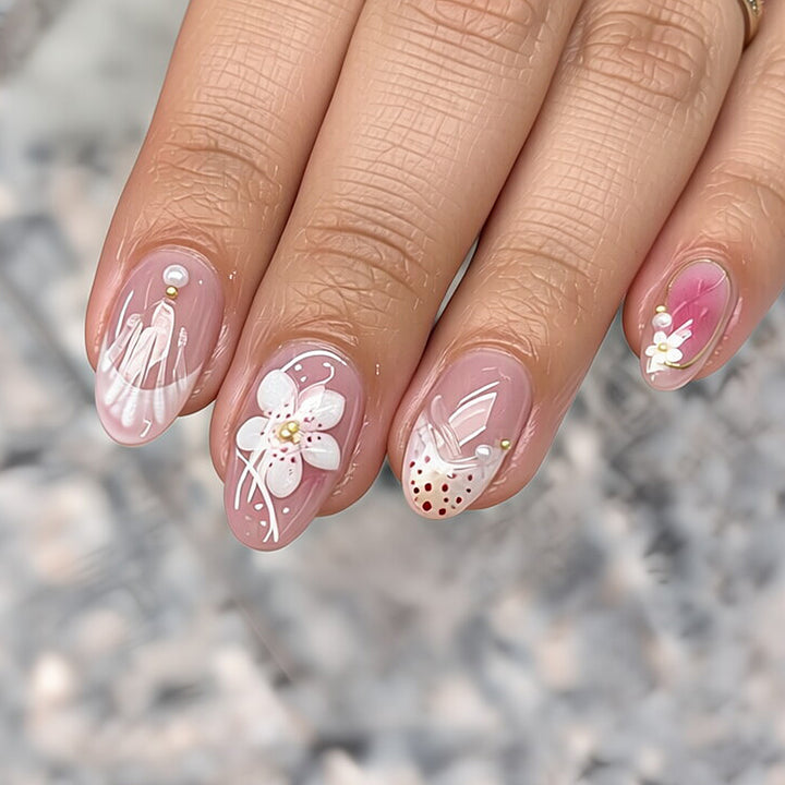 Detailliertes florales Design Press-On Nagelset Karnz
