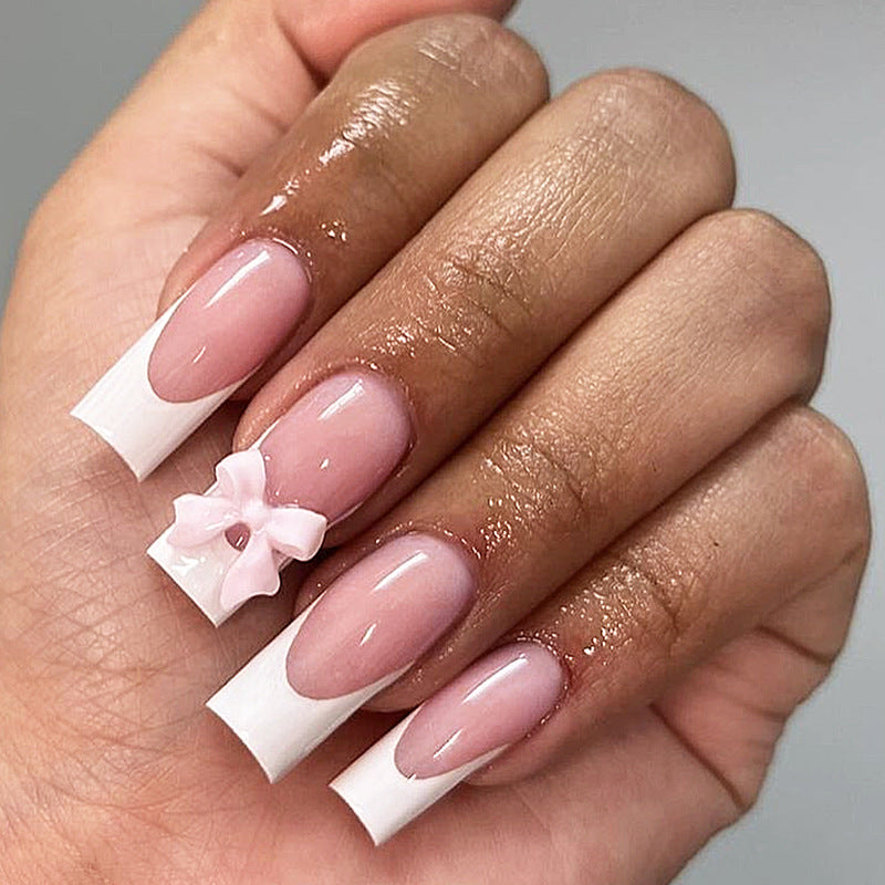 Charmantes dekoratives Press-On-Nagelset Karnz