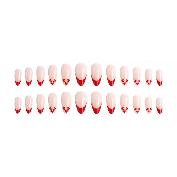 Kreative Herz-Nagelspitzen Karnz