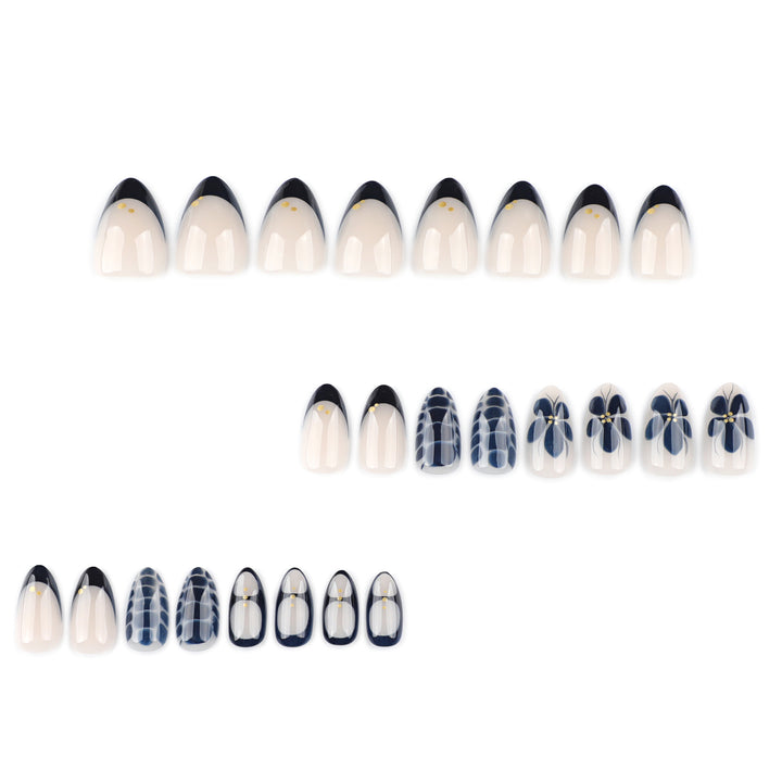 Kunstvolle Nailart im eleganten Stiletto-Design mit floralen Akzenten Karnz