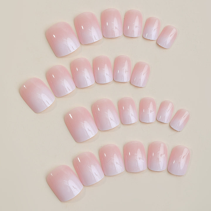 Kunstnagelset mit elegantem natürlichem Finish Karnz