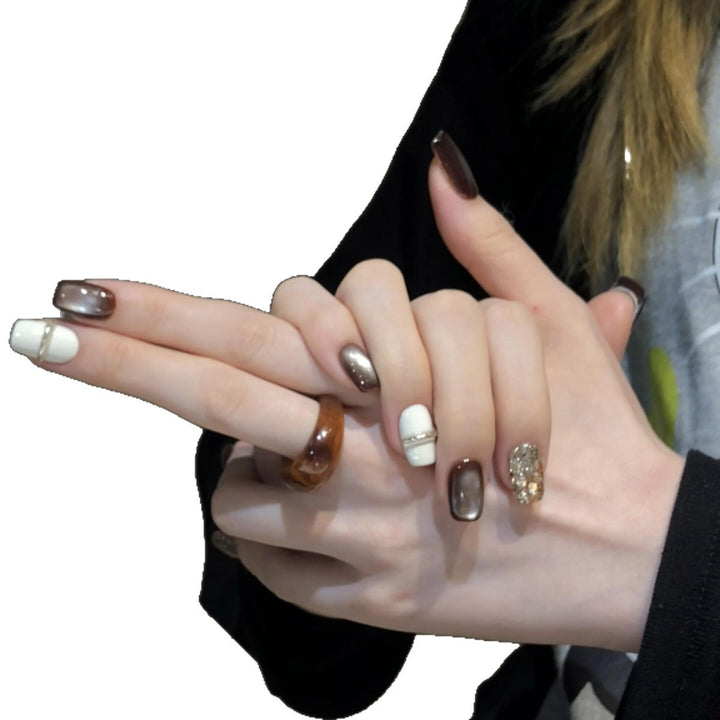 Kunstnägel mit Elegantem Glitzermuster Karnz