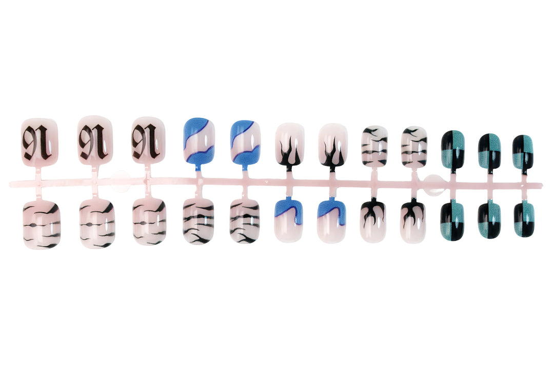 Kunstnagelset mit modernen grafischen Designs und schimmernden Akzenten Karnz