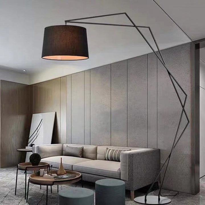 Moderne Zickzack-Stehlampe