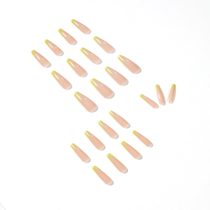 Elegante Nagelkunst mit trendigen French-Spitzen Karnz