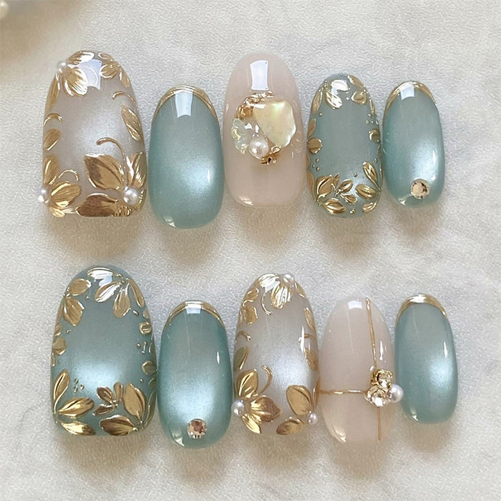 Dekorative Press-On-Nagelkollektion mit floralen Akzenten Karnz