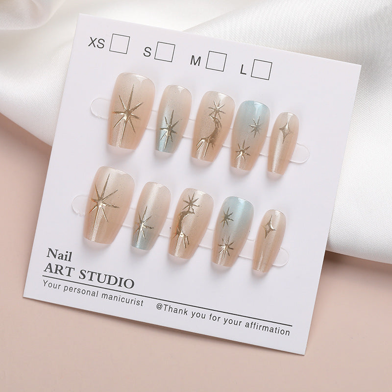 Künstlerisches Press-On-Nageldesign Karnz