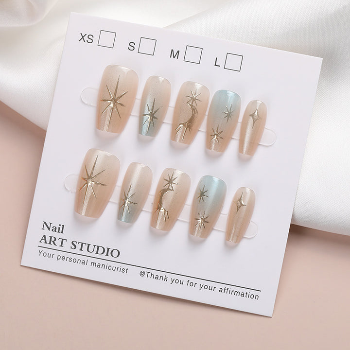 Künstlerisches Press-On-Nageldesign Karnz