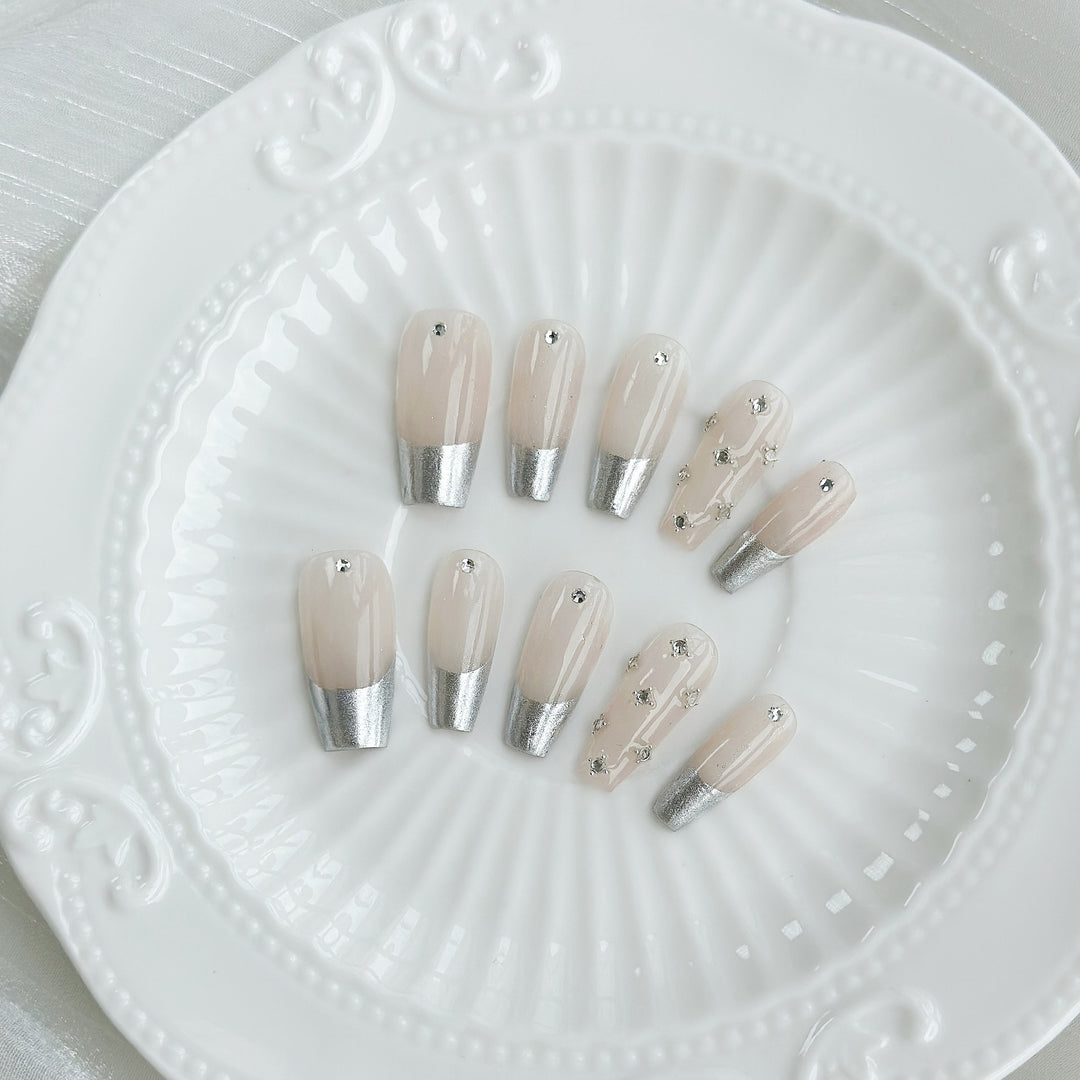 Elegantes Metallic Press-On Nail Art Set