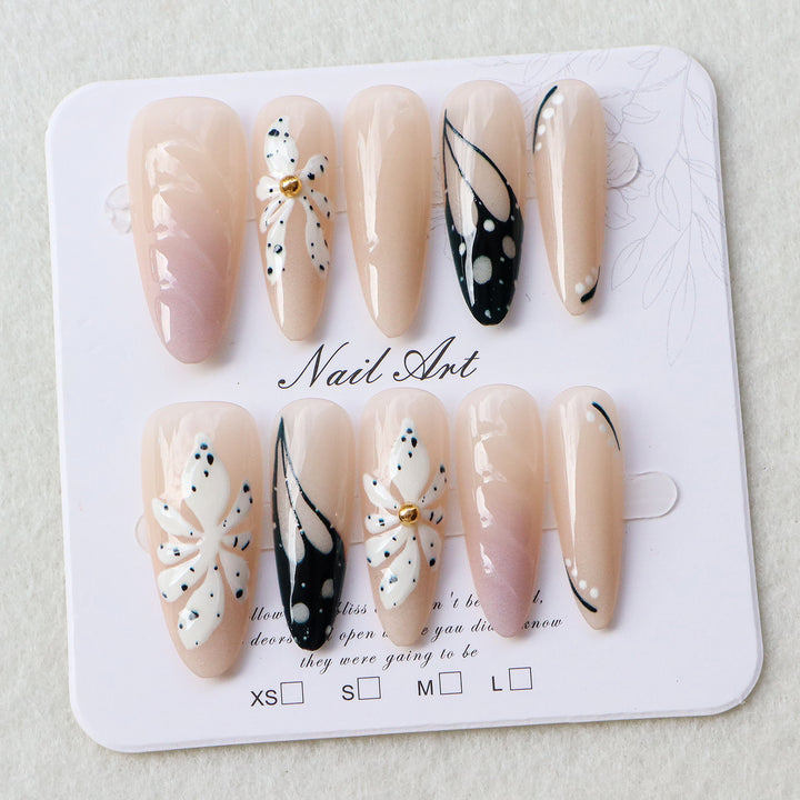 Künstlerisches Floral Nageldesign Set