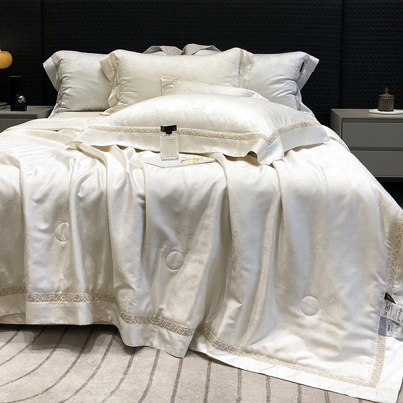 Luxuriöses Satin-Bettwäsche-Set mit Spitzenbordüre und feiner Steppverzierung