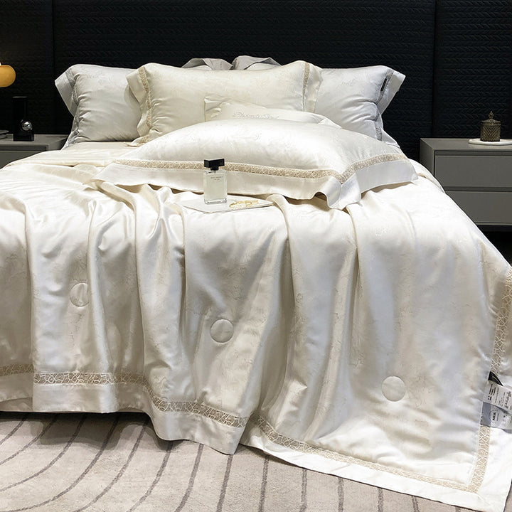 Luxuriöses Satin-Bettwäsche-Set mit Spitzenbordüre und feiner Steppverzierung